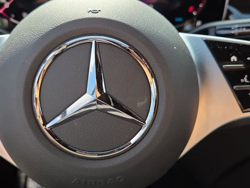 Used 2025 Mercedes-Benz GLC 300 image 22