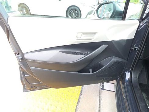 Used 2025 Toyota Corolla LE image 11