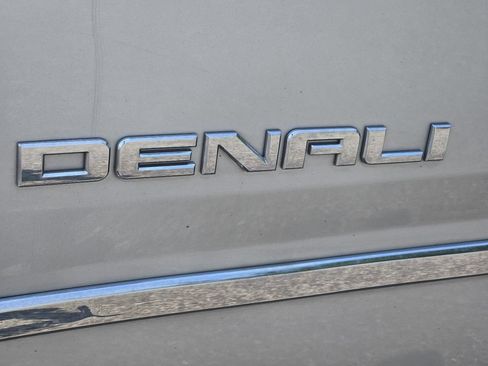 Used 2015 GMC Yukon Denali w/ Premium Package AWD/4WD image 11