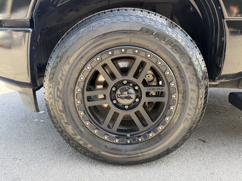 Used 2017 Nissan Titan S RWD image 12