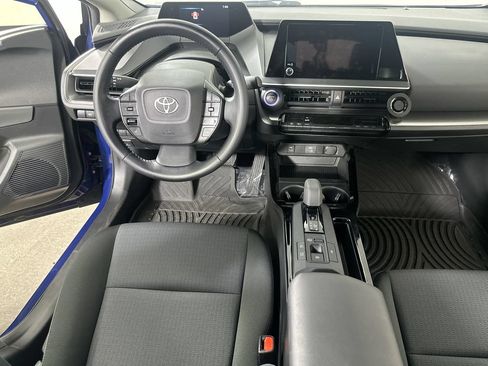 Used 2023 Toyota Prius LE FWD image 17