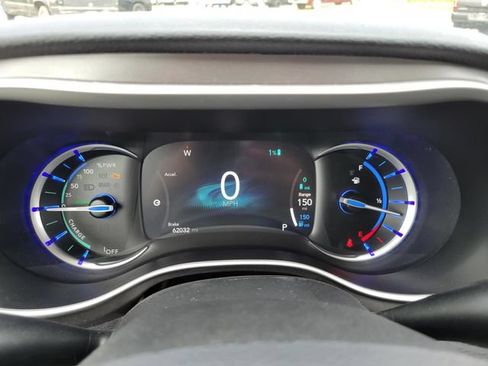 Used 2024 Chrysler Pacifica Limited FWD image 19