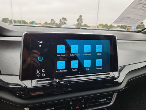 Used 2025 Volkswagen Atlas Cross Sport SE FWD image 19
