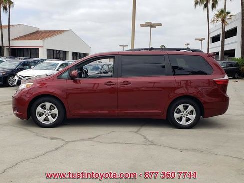 Certified 2017 Toyota Sienna LE image 2