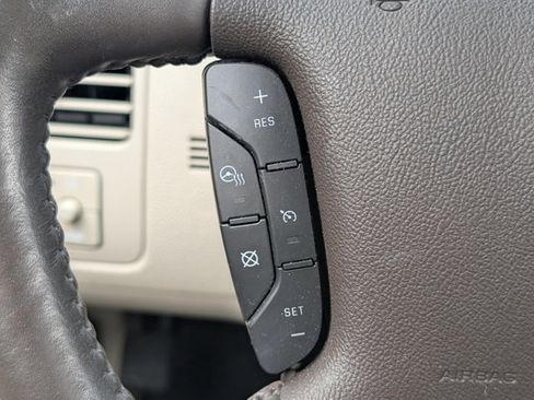 Used 2009 Buick Lucerne Super image 19