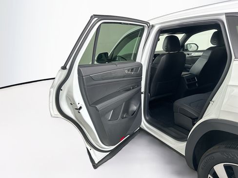 Used 2025 Volkswagen Atlas Cross Sport SE FWD image 24