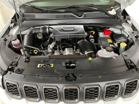 Used 2025 Jeep Compass Trailhawk image 32