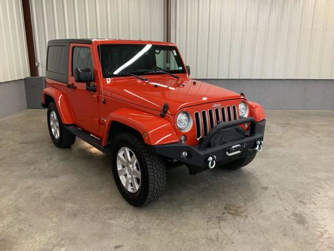 Used 2017 Jeep Wrangler Sahara w/ Connectivity Group AWD/4WD image 11