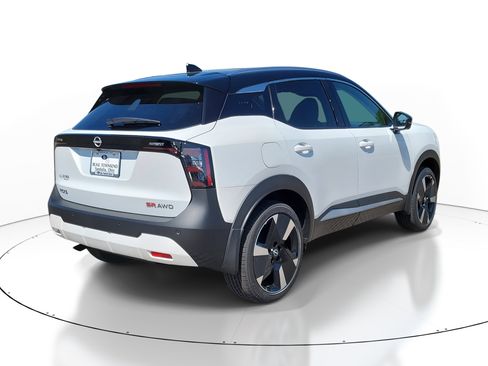 Used 2025 Nissan Kicks SR image 4