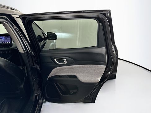 Used 2022 Jeep Compass Latitude image 28