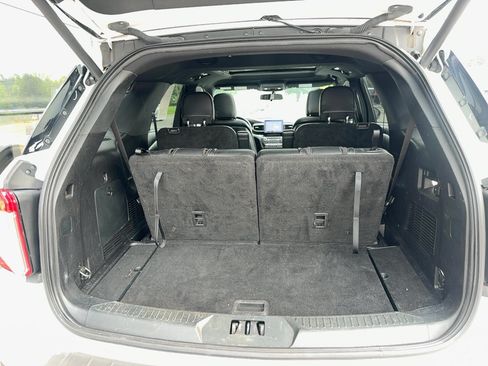 Used 2020 Ford Explorer XLT w/ Equipment Group 202A AWD/4WD image 10