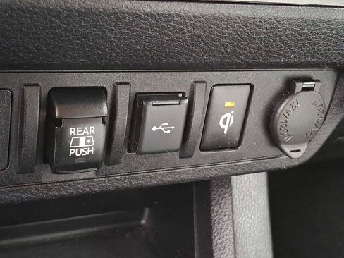 Used 2021 Toyota Tacoma TRD Off-Road image 19