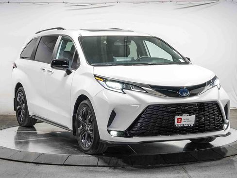 Certified 2024 Toyota Sienna XSE FWD image 5