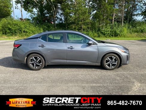 Used 2024 Nissan Sentra SV FWD image 4