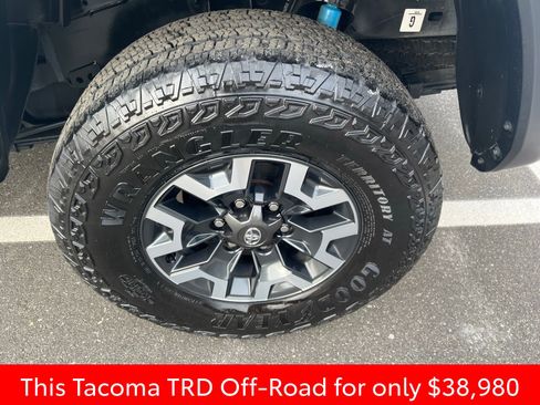 Used 2022 Toyota Tacoma TRD Off-Road image 29