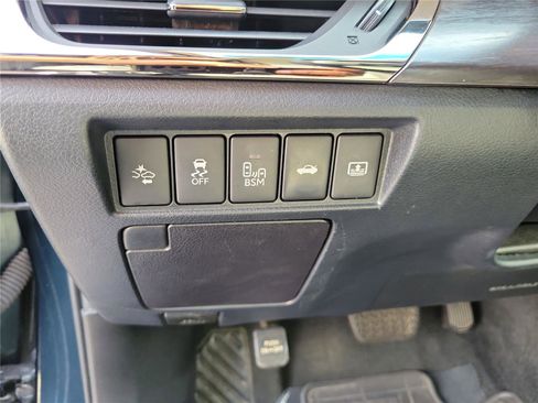 Used 2016 Toyota Avalon Limited w/ Toyota Safety Sense Package image 22