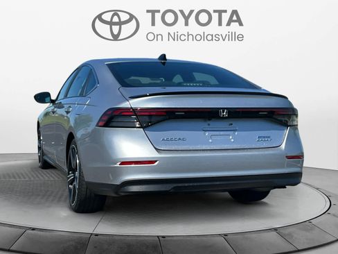 Used 2024 Honda Accord Sport image 4