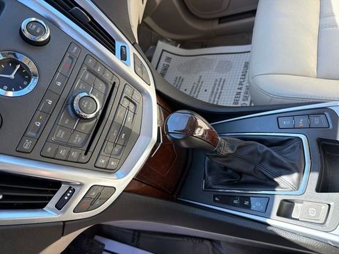 Used 2012 Cadillac SRX Luxury image 24