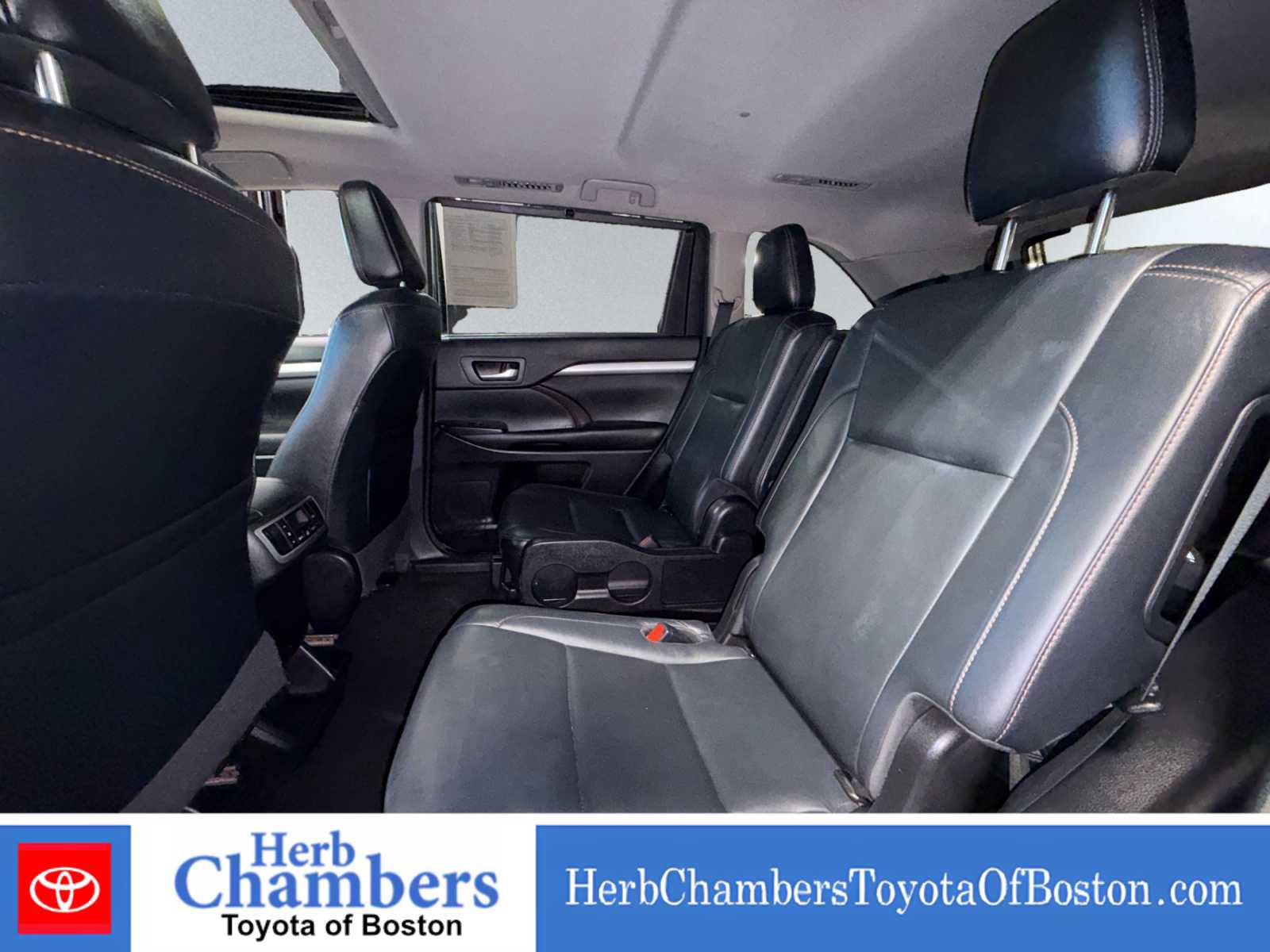 Used 2017 Toyota Highlander XLE AWD/4WD image 2