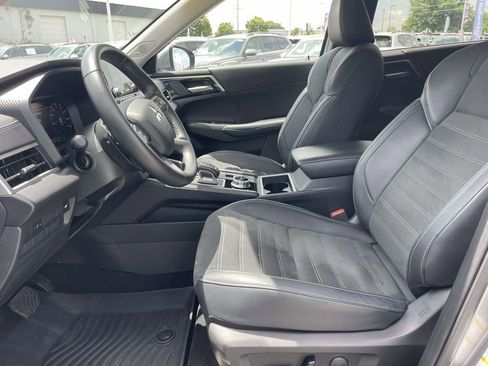 Used 2024 Mitsubishi Outlander SE FWD image 15