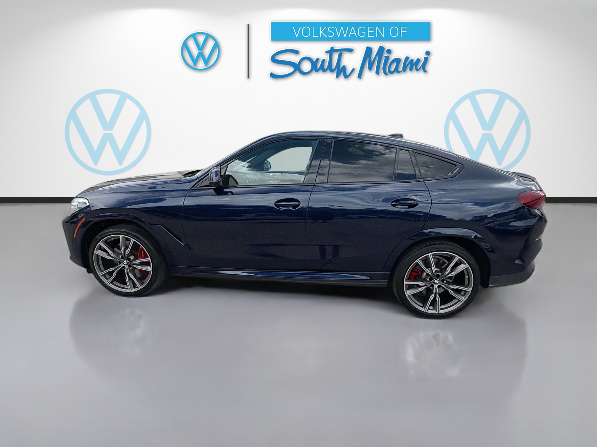 Used 2022 BMW X6 M50i w/ Executive Package AWD/4WD image 4