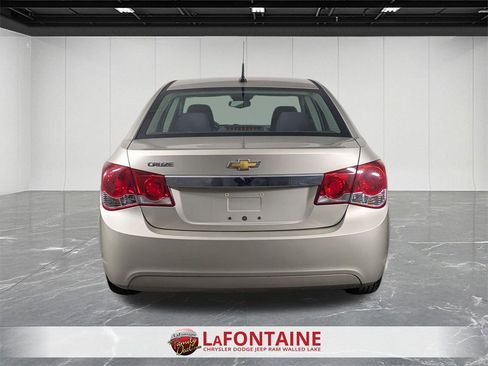 Used 2014 Chevrolet Cruze LS image 4