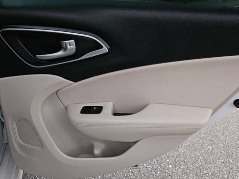 Used 2016 Chrysler 200 Limited image 14