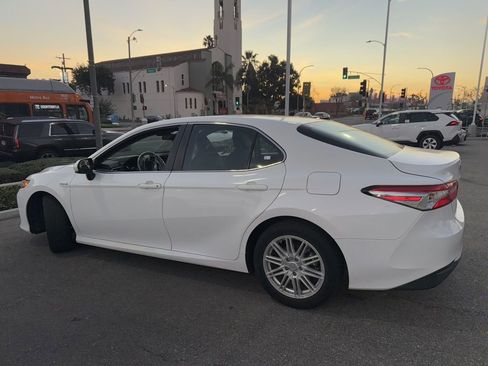 Used 2018 Toyota Camry LE image 5