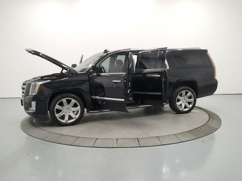 Used 2018 Cadillac Escalade ESV Luxury RWD image 13