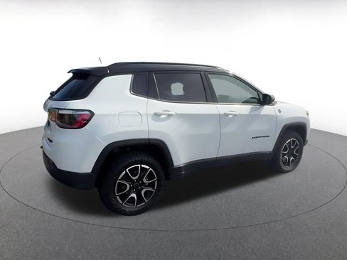 Used 2025 Jeep Compass Trailhawk AWD/4WD image 15