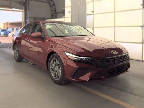 Used 2025 Hyundai Elantra Hybrid FWD image 4