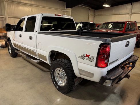 Used 2007 Chevrolet Silverado 2500 LT w/ Heavy-Duty Power Package image 2