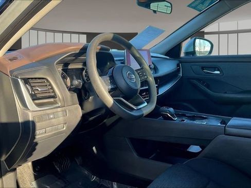 Used 2021 Nissan Rogue SV image 14