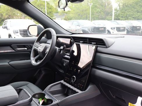 New 2026 GMC Terrain AT4 w/ LPO, Black Badging Package AWD/4WD image 34