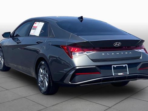 Used 2024 Hyundai Elantra SEL FWD image 12