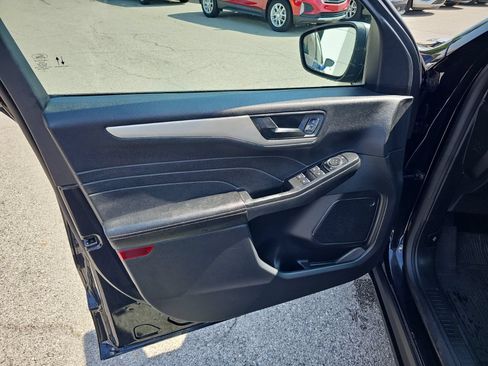 Used 2022 Ford Escape SE FWD image 16