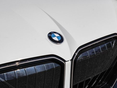 Certified 2025 BMW X3 xDrive30i w/ M Sport Package image 9