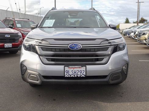 Used 2025 Subaru Forester Limited image 2