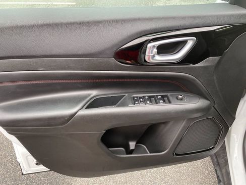 Used 2024 Jeep Compass Trailhawk image 11