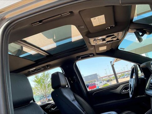 Used 2021 Chevrolet Tahoe LT w/ LT Signature Package image 15