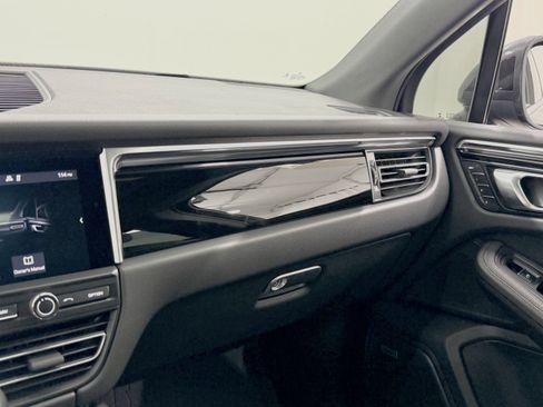 Certified 2021 Porsche Macan AWD/4WD image 53
