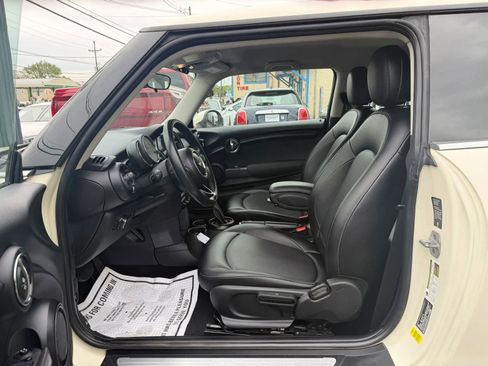 Used 2018 MINI Cooper 2-Door Hardtop FWD image 16
