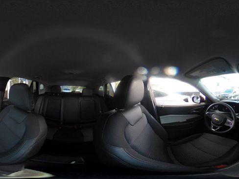 Used 2025 Chevrolet Trax LT w/ LT Convenience Package image 42