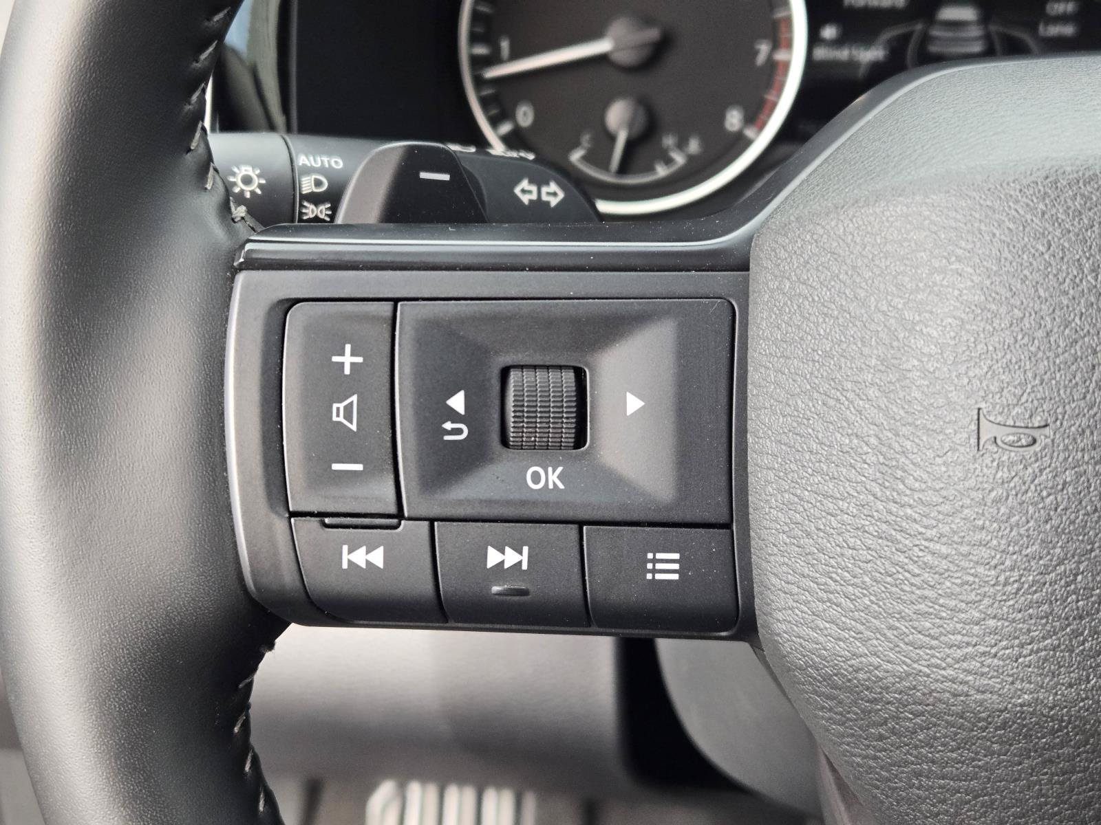 Used 2026 Nissan Pathfinder SV FWD image 16