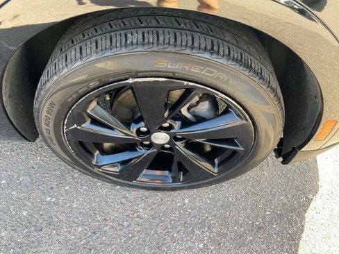 Used 2021 Buick Envision Essence w/ Sport Touring Package AWD/4WD image 12