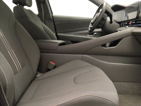 Used 2025 Hyundai Elantra SEL FWD image 21