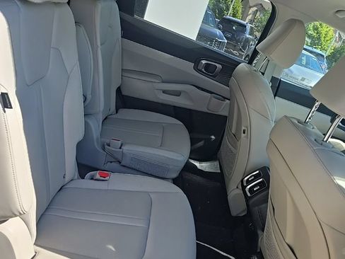 Certified 2025 Kia Sorento EX AWD/4WD image 11