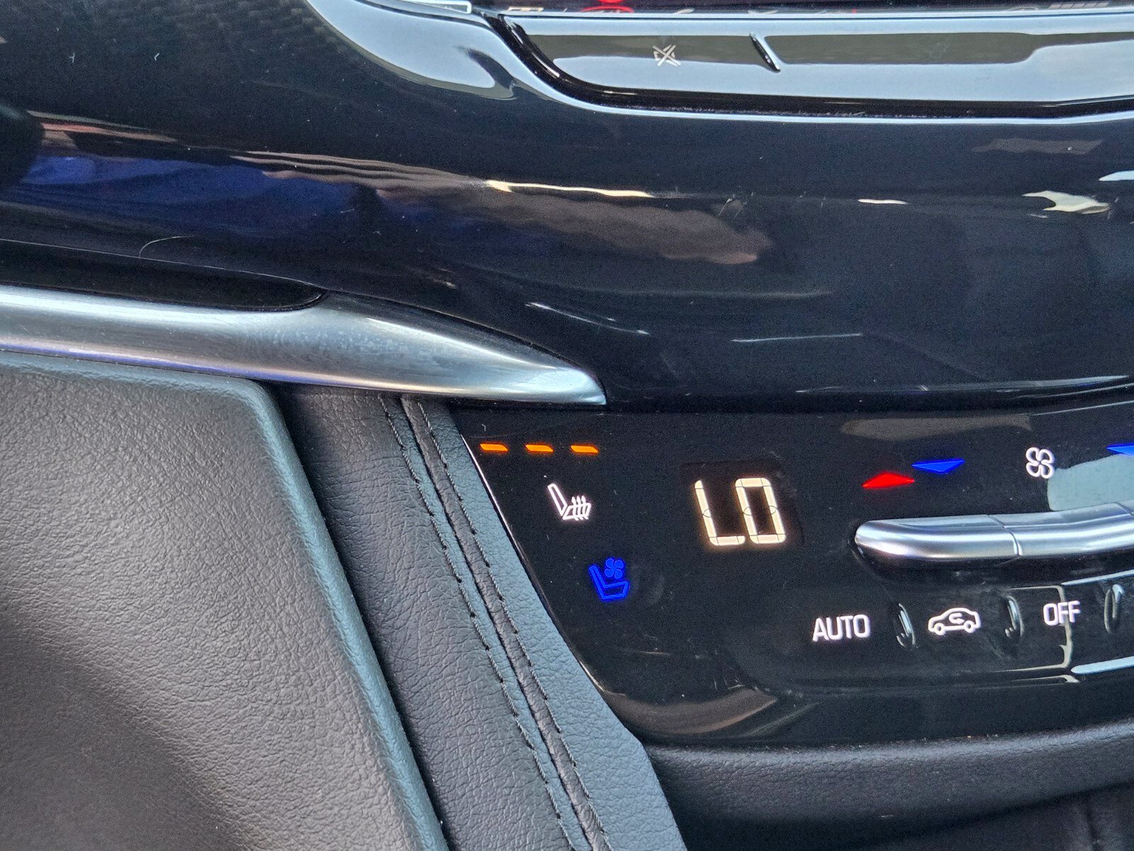 Used 2024 Cadillac XT6 Sport w/ Technology Package AWD/4WD image 28