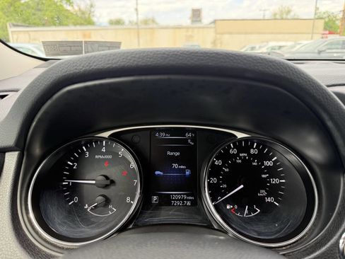 Used 2016 Nissan Rogue SV w/ SV Premium Package AWD/4WD image 17
