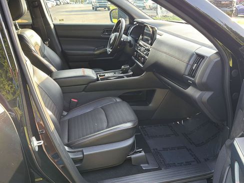Used 2023 Nissan Pathfinder Rock Creek AWD/4WD image 11